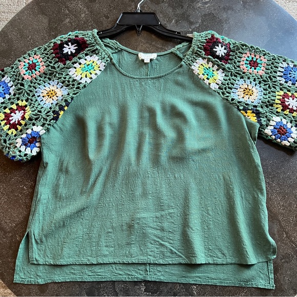 Umgee Tops - Umgee Linen Blend Top with Crochet Sleeves - Size XL/1X